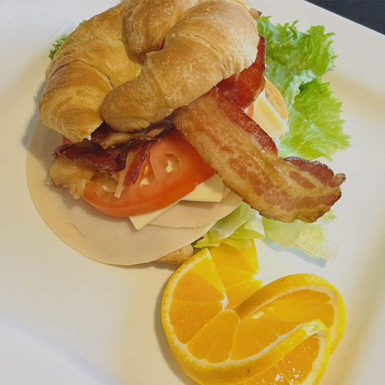 trad-dining-reaganpark_0002_Croissant-Turkey